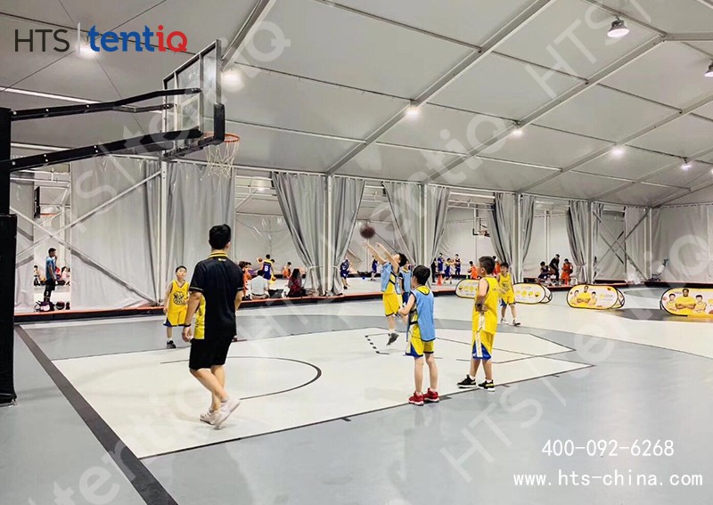 籃球館的棚子框架為鋁合金材質(zhì)，戶外長期使用可用30年左右