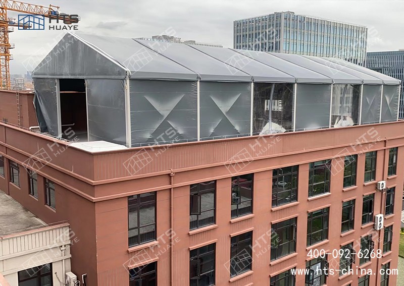 樓頂上也可以建造籃球裝配式篷房,這幾座篷房都在樓頂上 樓頂上也可以建造籃球裝配式篷房,這幾座篷房都在樓頂上