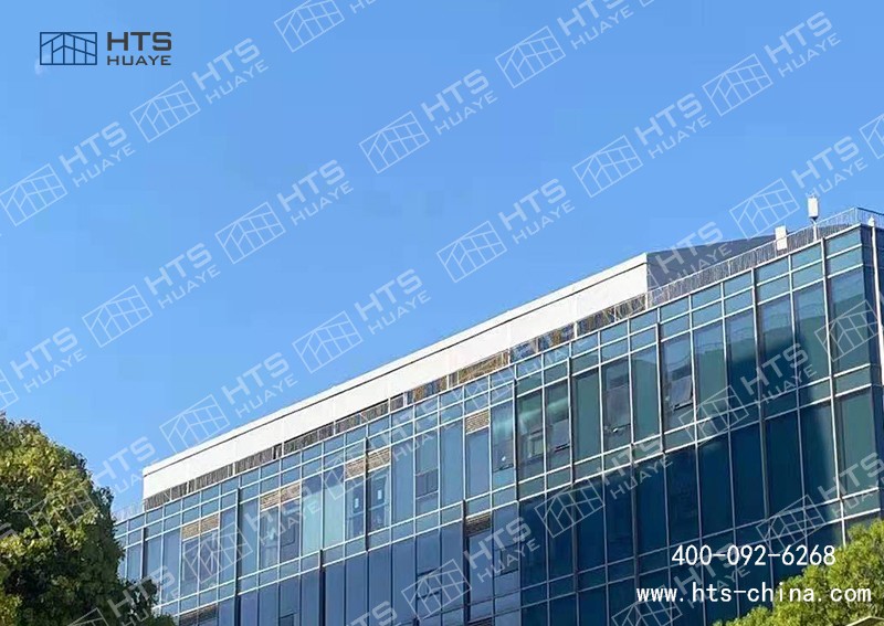 樓頂上也可以建造籃球裝配式篷房,這幾座篷房都在樓頂上 樓頂上也可以建造籃球裝配式篷房,這幾座篷房都在樓頂上